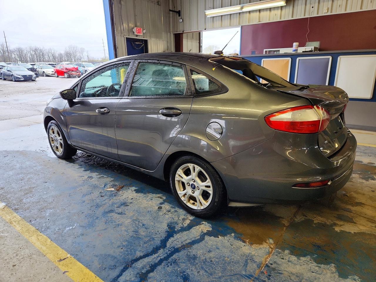 2016 Ford Fiesta Se - Фото 2