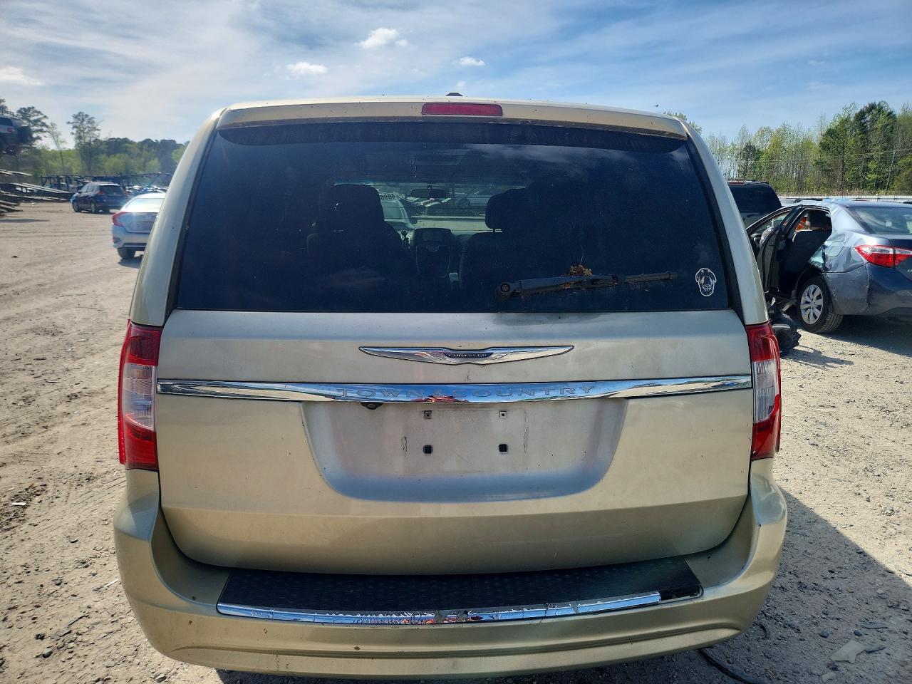2011 Chrysler Town & Country Touring - Фото 6