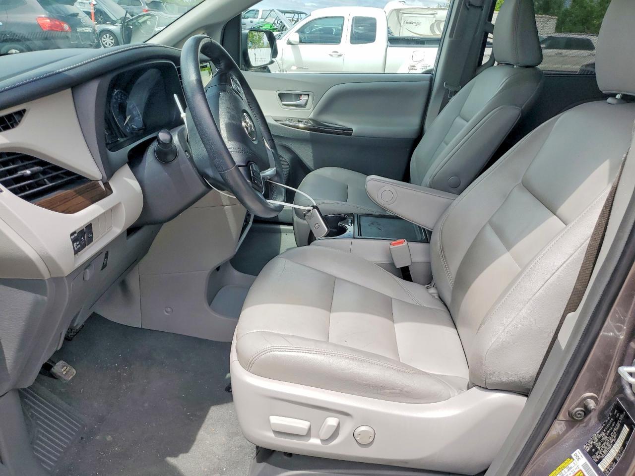 2019 Toyota Sienna Xle 7-Passenger - Фото 7