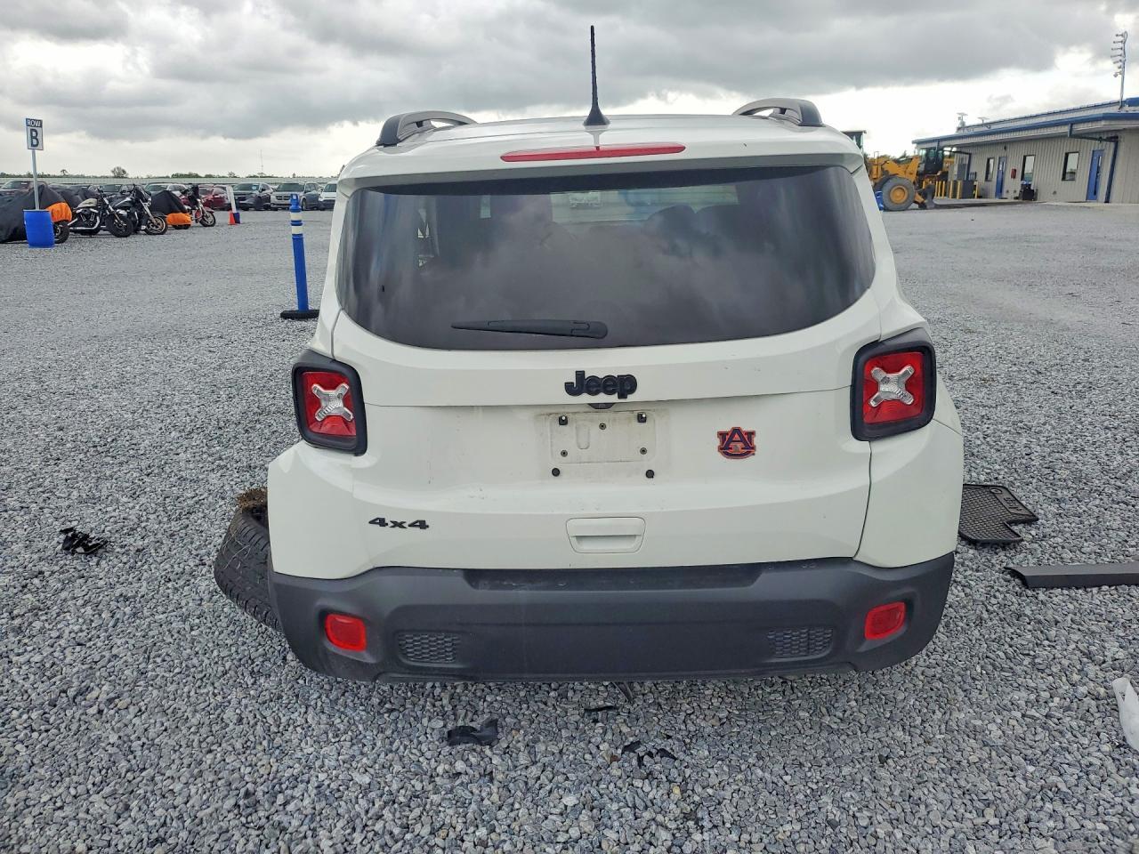 2023 Jeep Renegade Altitude - Image 6