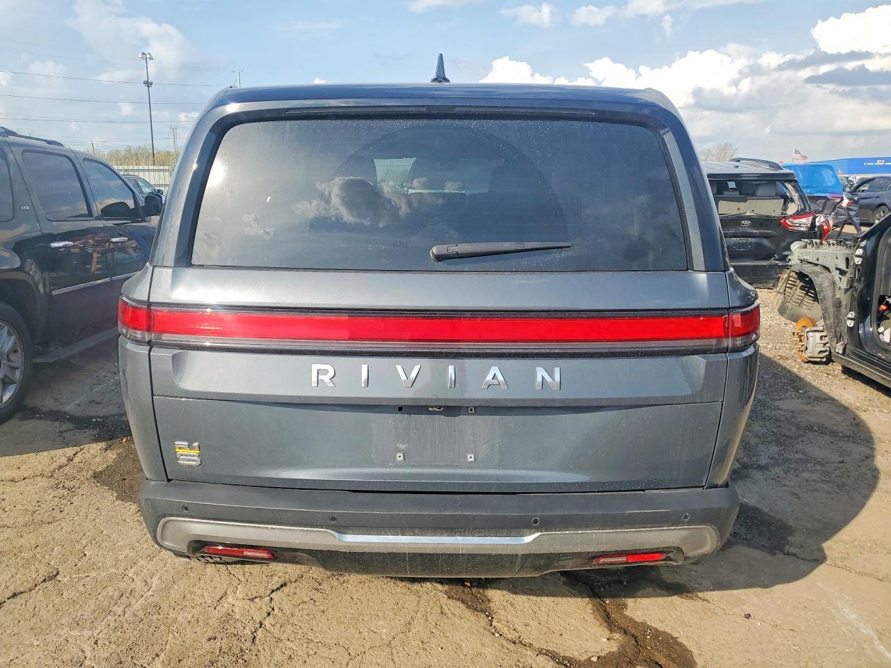 2023 Rivian R1S Adventure - Фото 6
