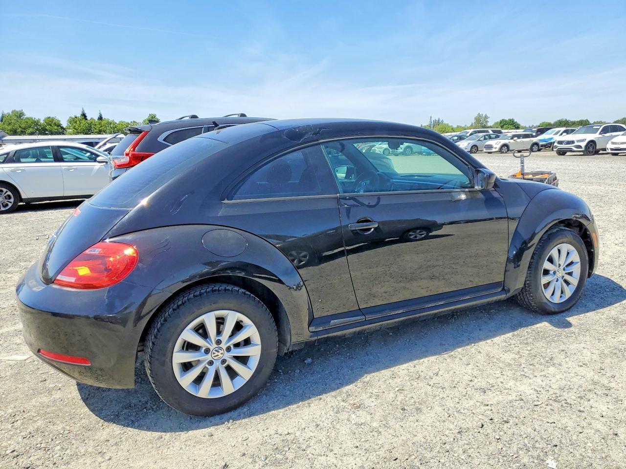 2014 Volkswagen Beetle - Image 3