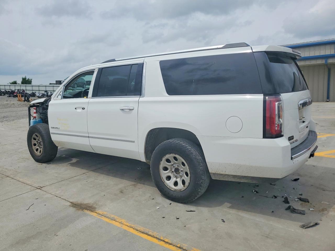 2018 GMC Yukon Xl Denali - Image 2