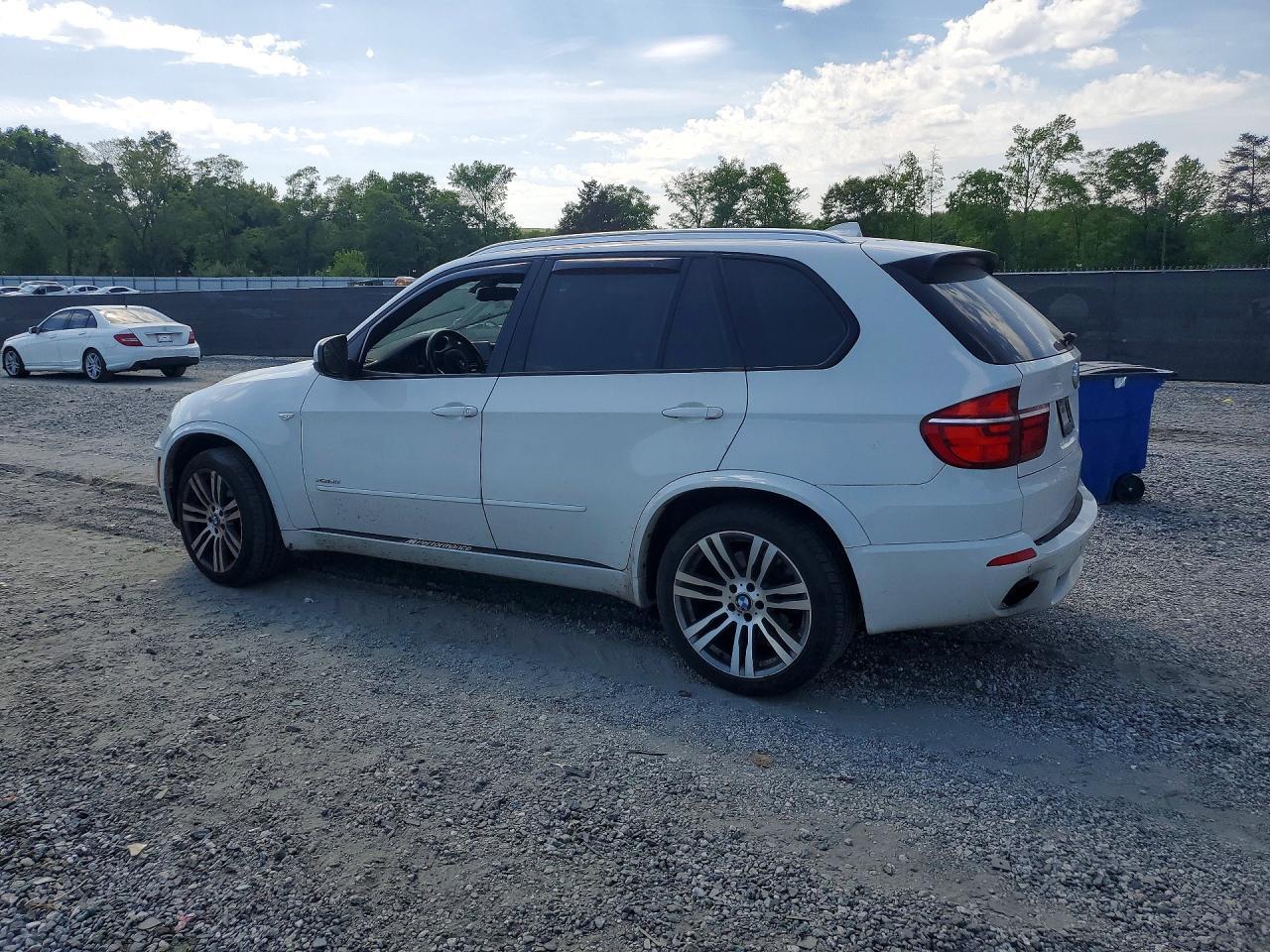 2013 BMW X5 xDrive50I - Фото 2