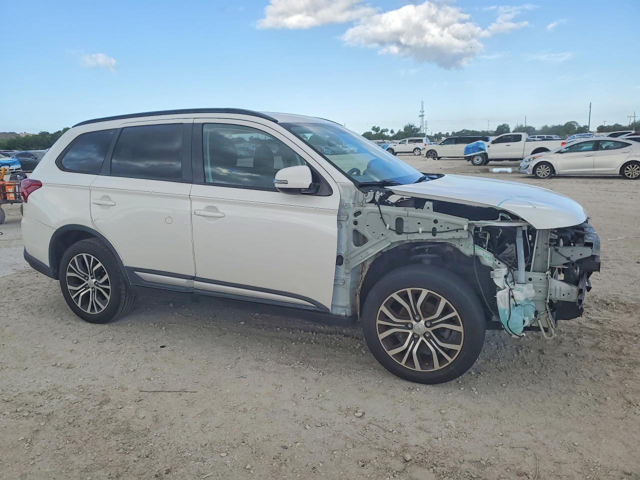 2017 Mitsubishi Outlander Se - Image 4