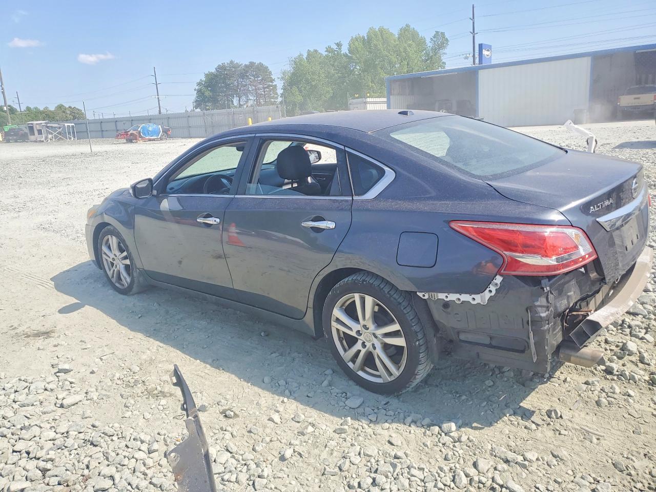 2013 Nissan Altima 3.5 S - Image 2
