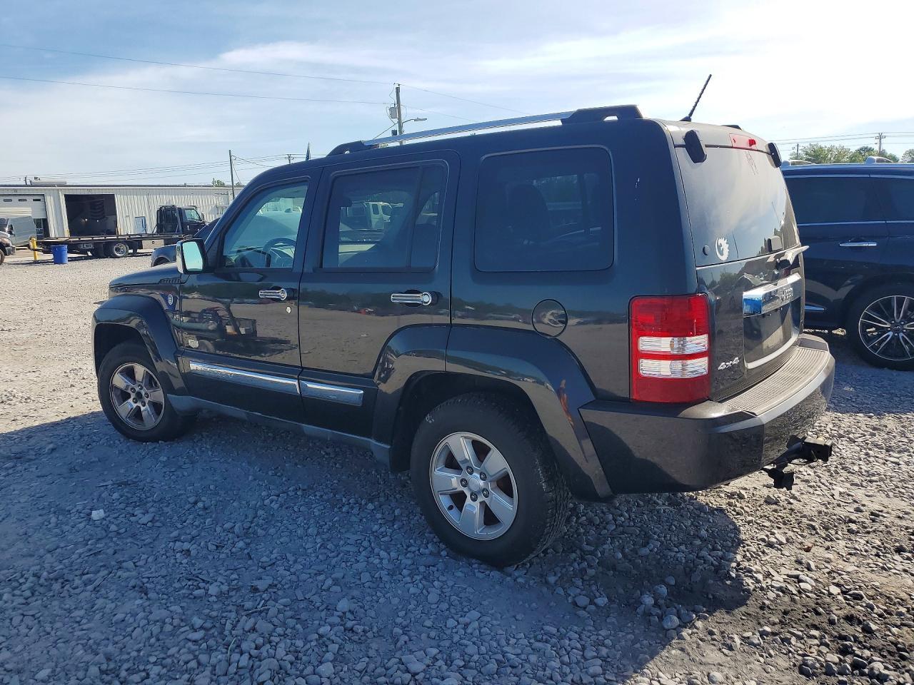 2011 Jeep Liberty Sport - Фото 2