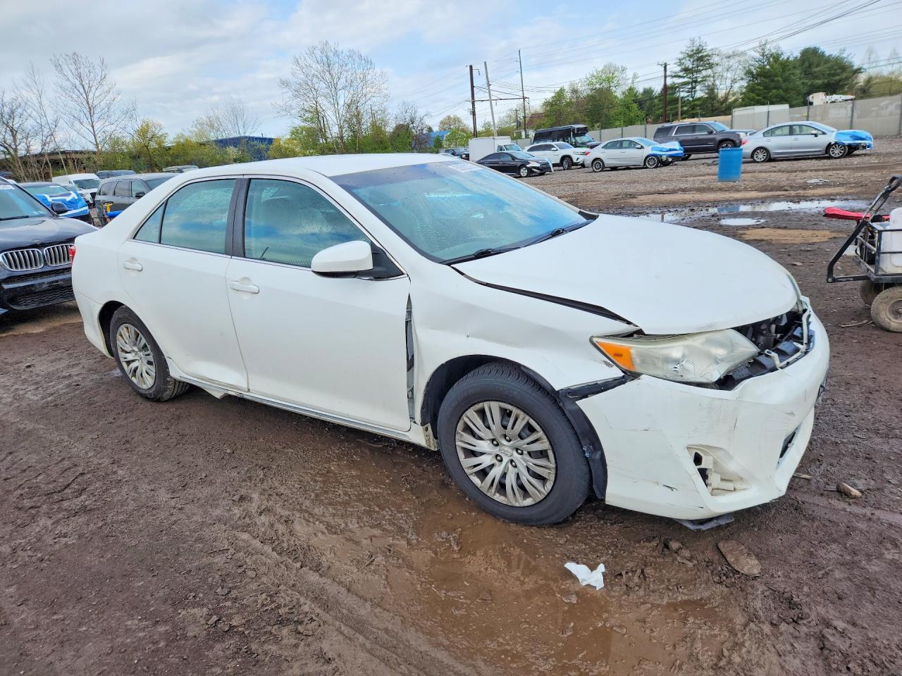 2014 Toyota Camry Le - Image 4
