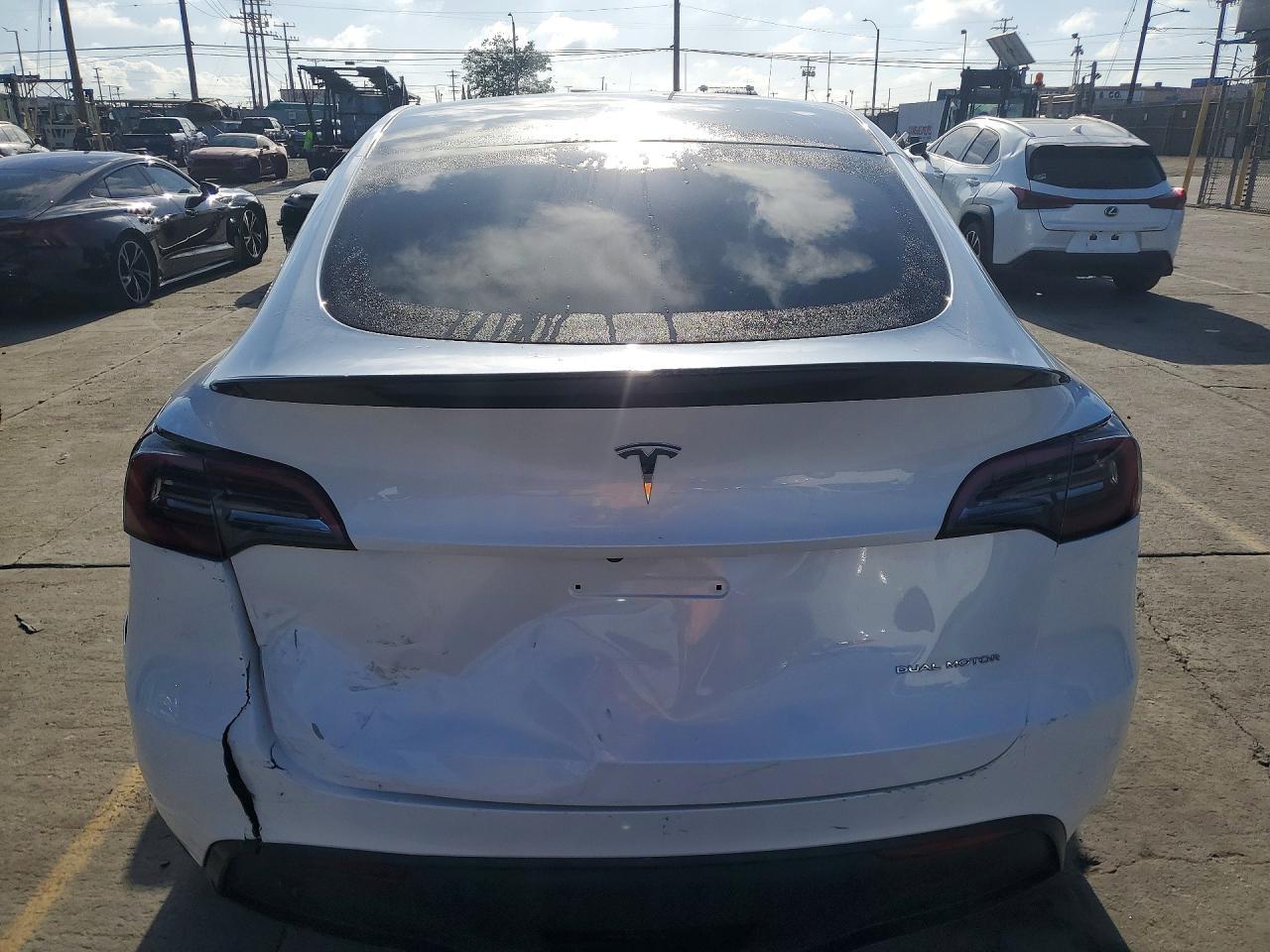 2023 Tesla Model Y - Фото 6