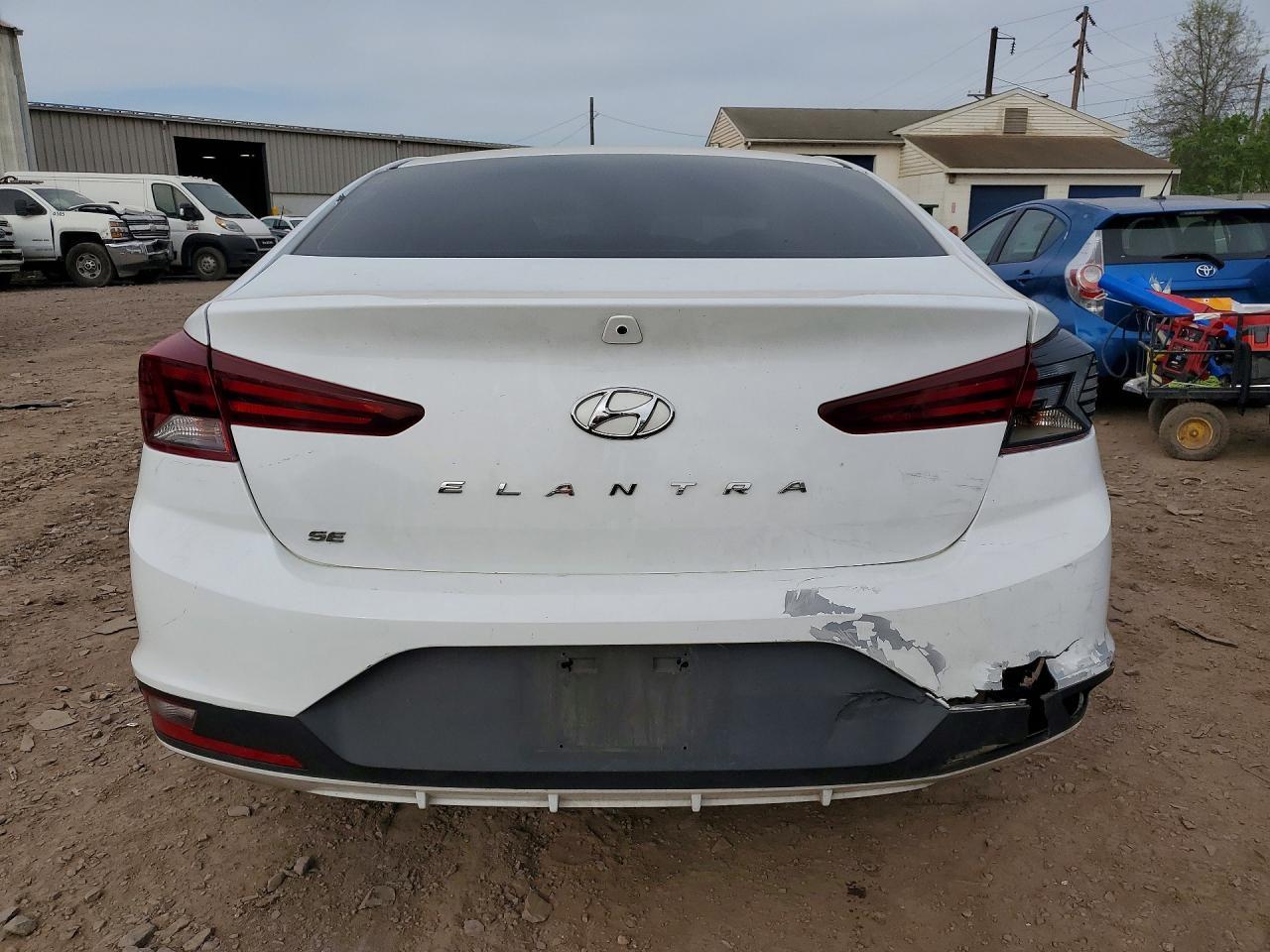 2019 Hyundai Elantra Se - Image 6