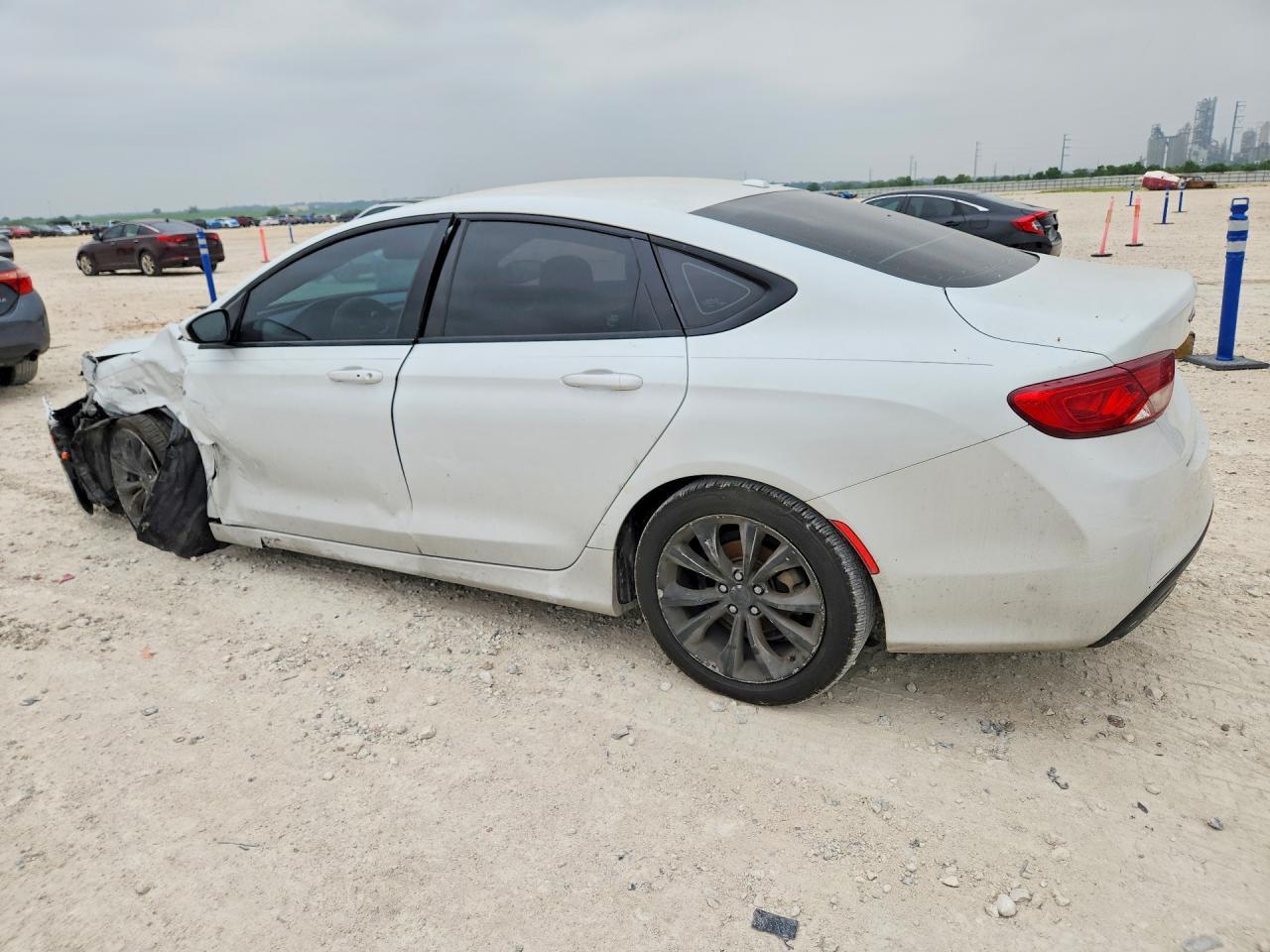 2015 Chrysler 200 S - Фото 2