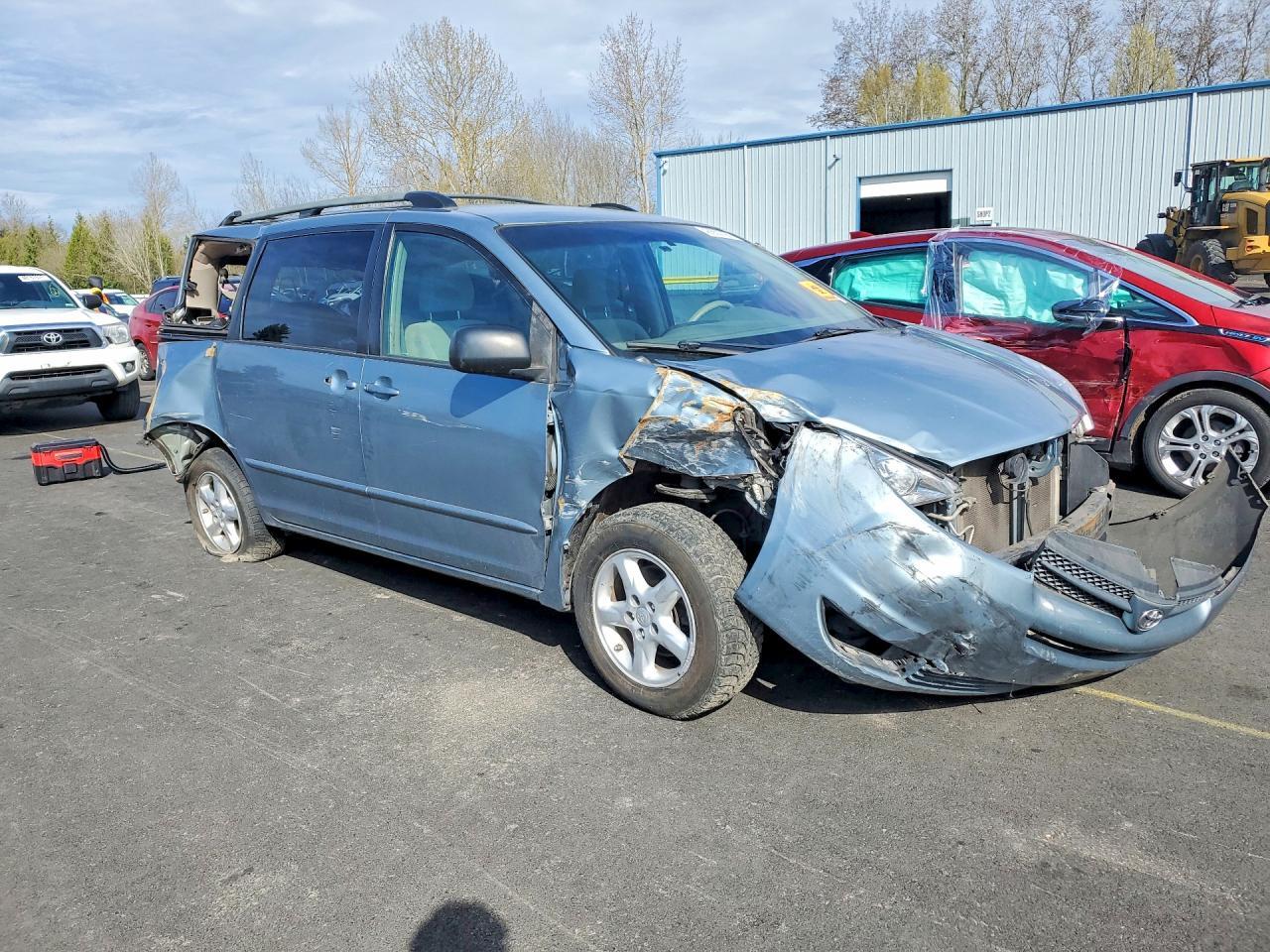 2004 Toyota Sienna Le 7 Passenger - Фото 4