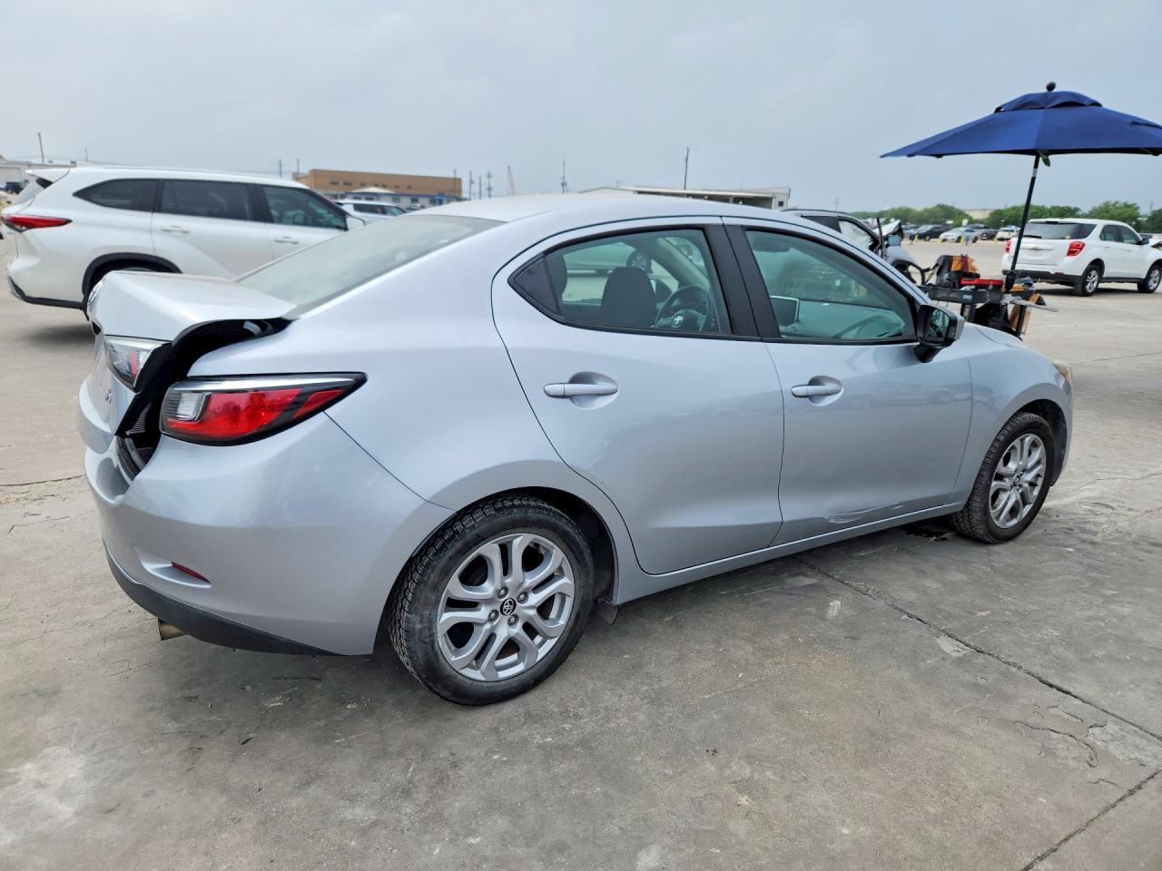 2018 Toyota Yaris Ia Base - Фото 3