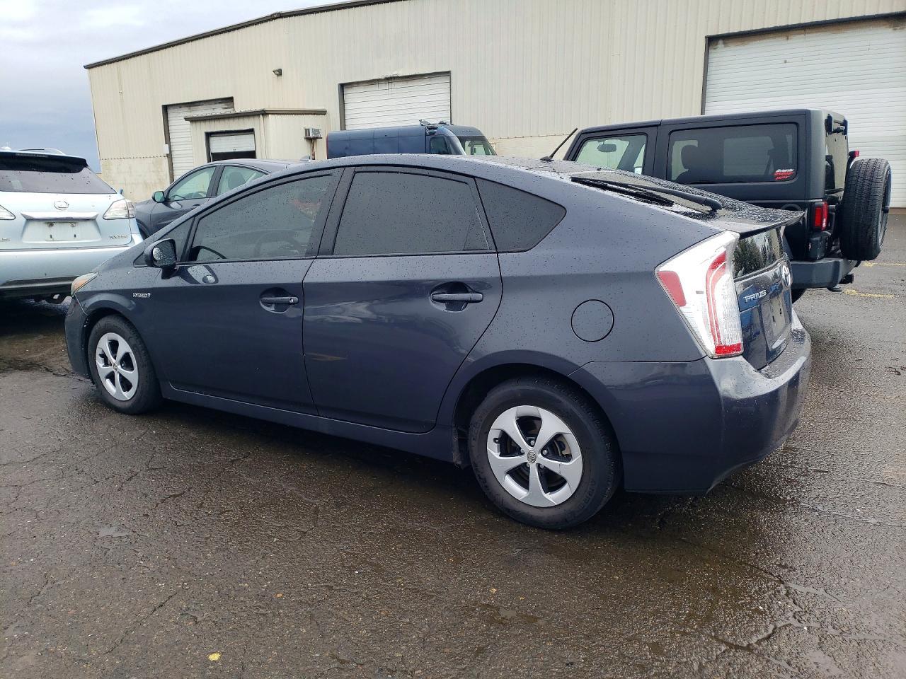 2013 Toyota Prius Two - Фото 2