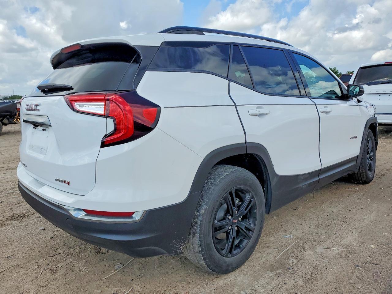 2022 GMC Terrain At4 - Фото 3