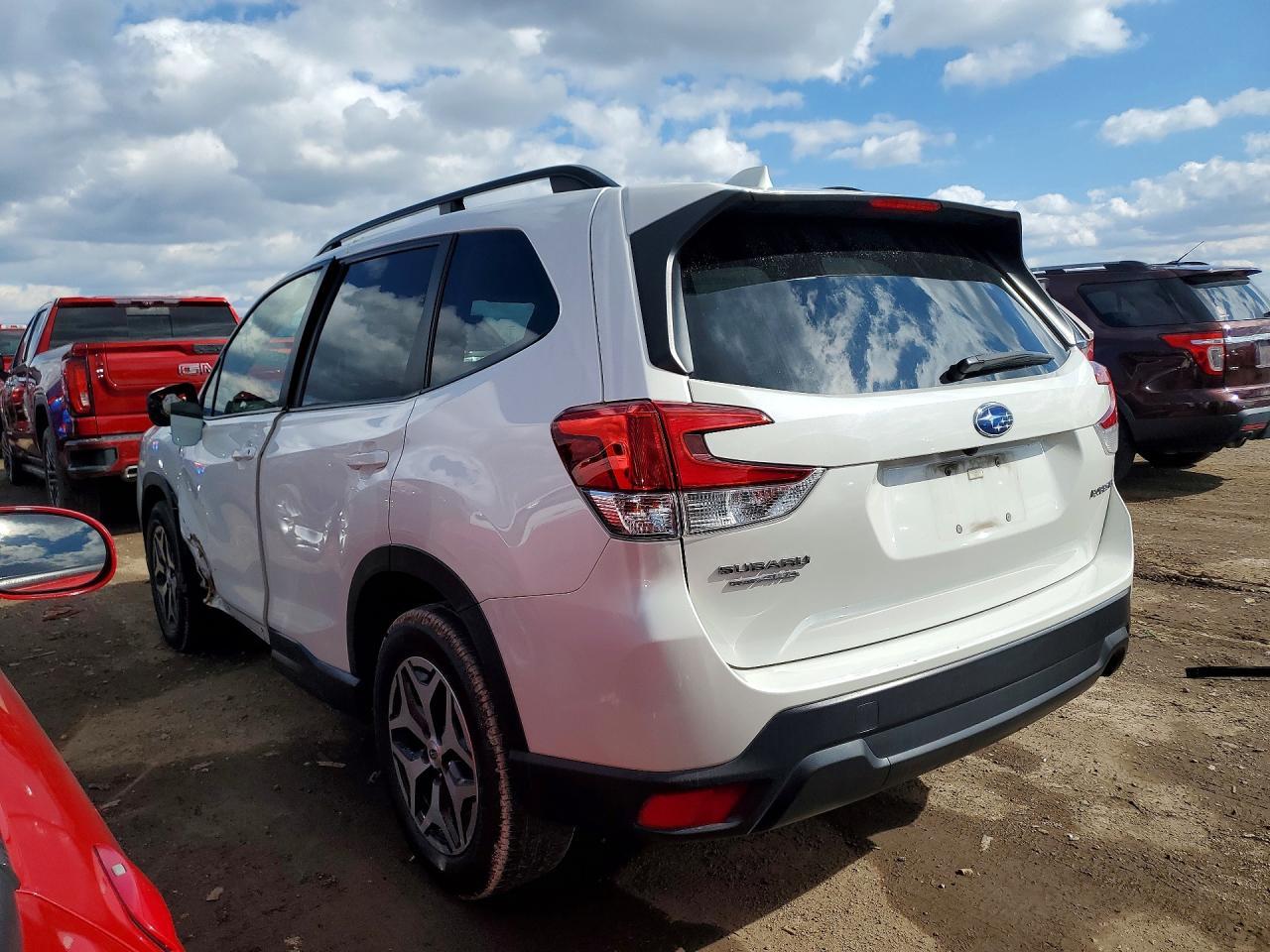 2019 Subaru Forester Premium - Image 2