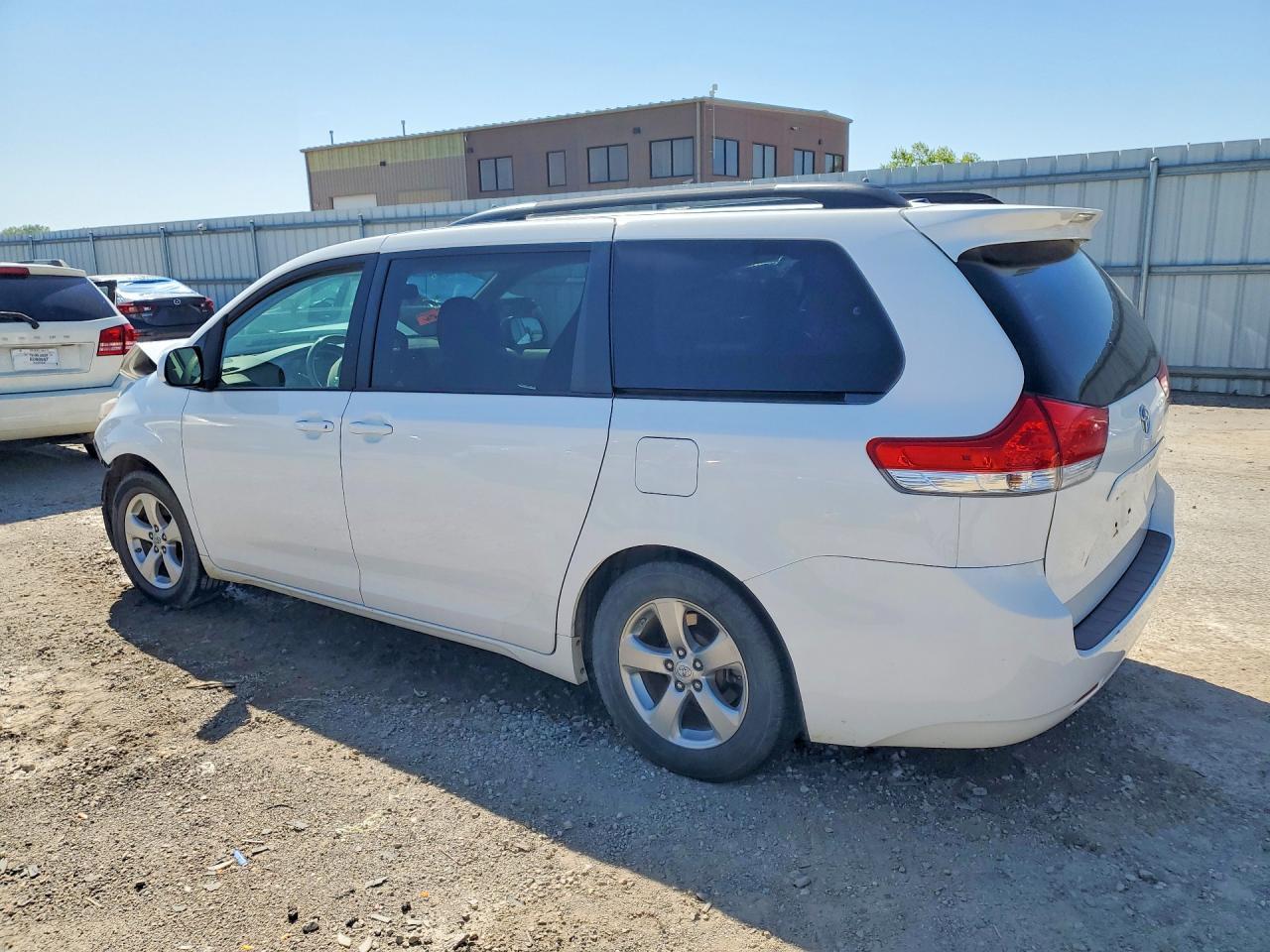 2014 Toyota Sienna Le - Фото 2