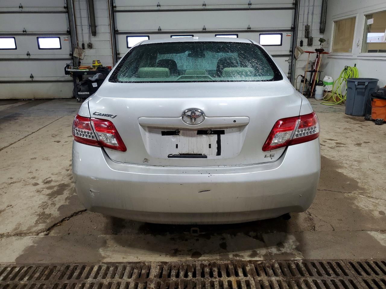 2011 Toyota Camry Le - Image 6