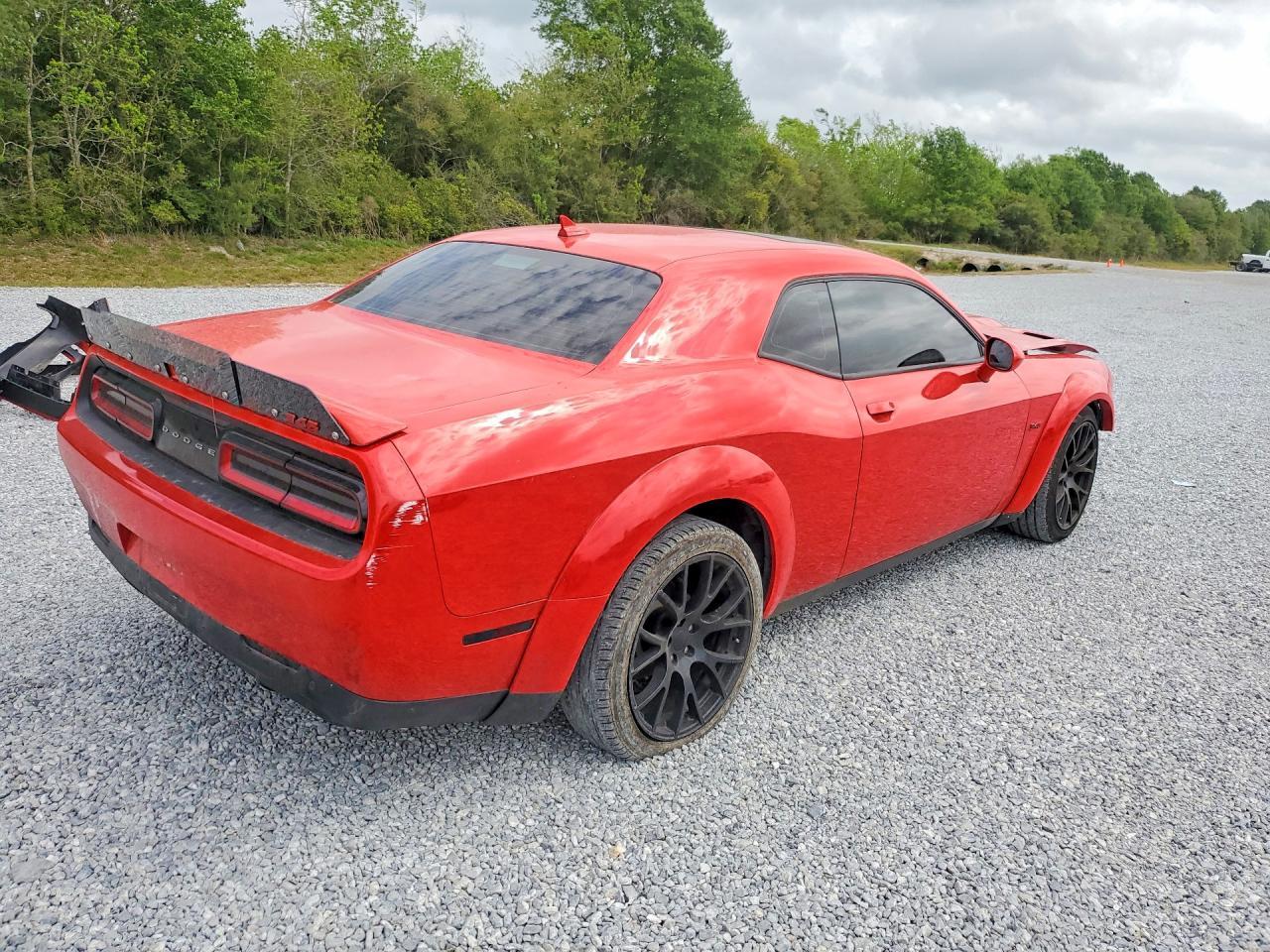 2016 Dodge Challenger R - Image 3
