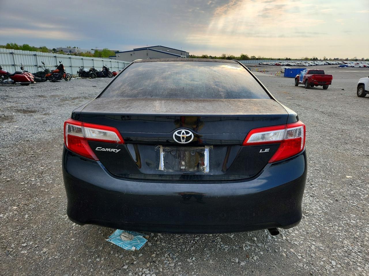 2012 Toyota Camry Le - Фото 6