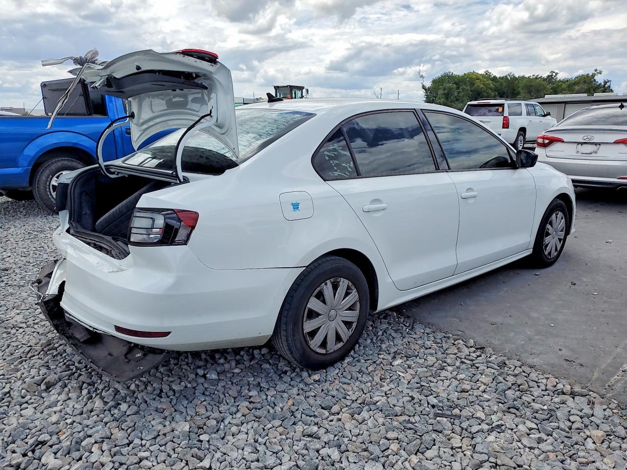 2016 Volkswagen Jetta S - Image 3