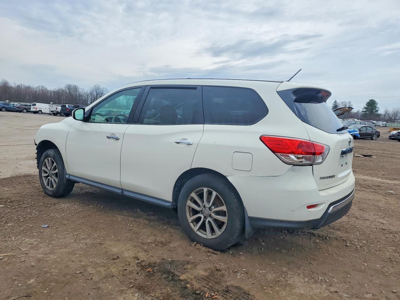 2014 Nissan Pathfinder S - Фото 2