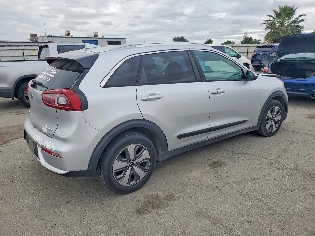 2017 Kia Niro Lx - Фото 3