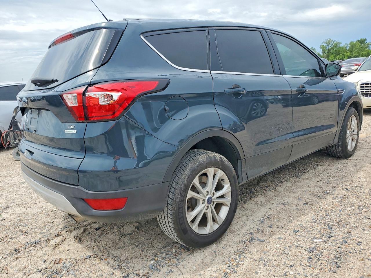 2019 Ford Escape Se - Фото 3