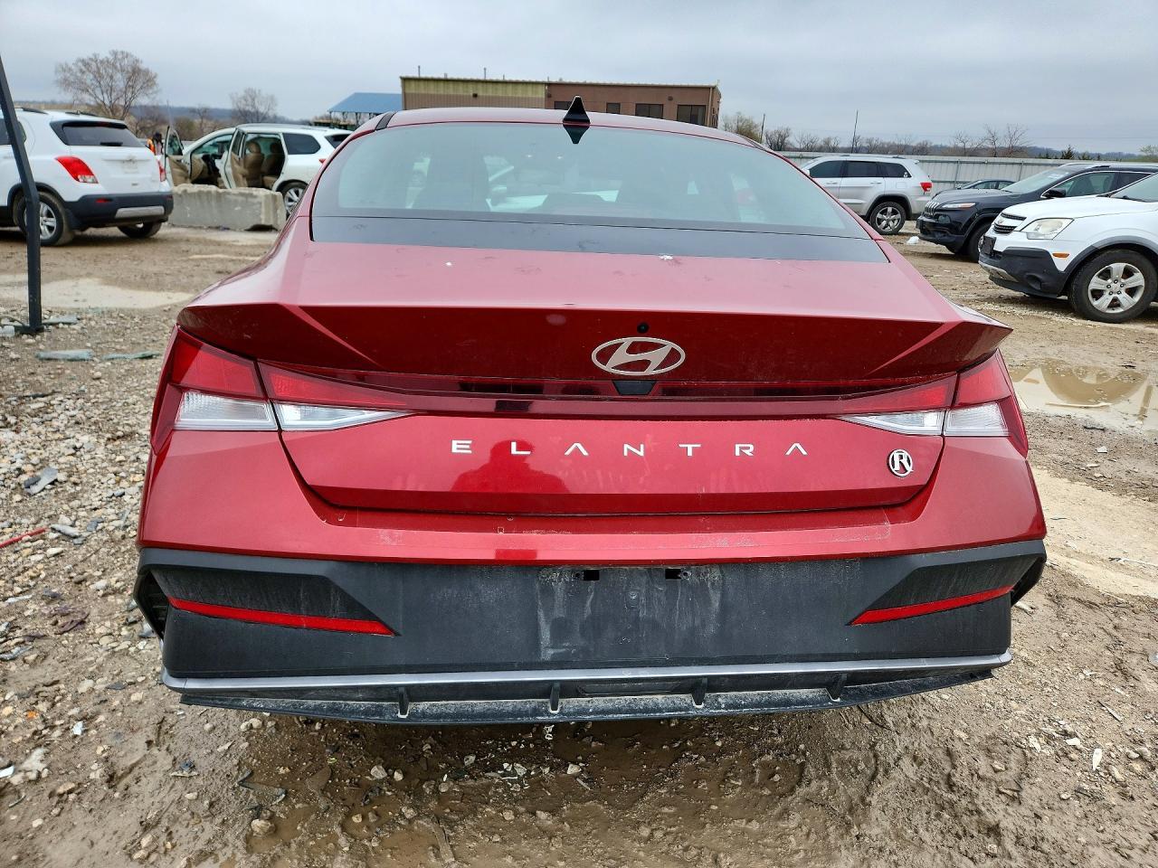 2025 Hyundai Elantra Se - Image 6