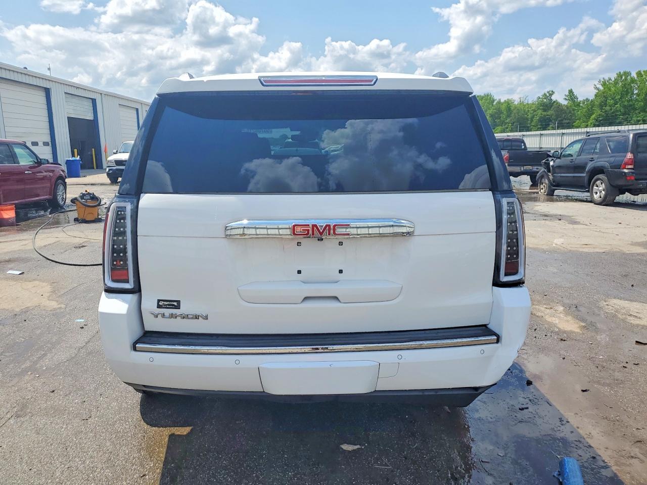 2015 GMC Yukon Denali - Image 6
