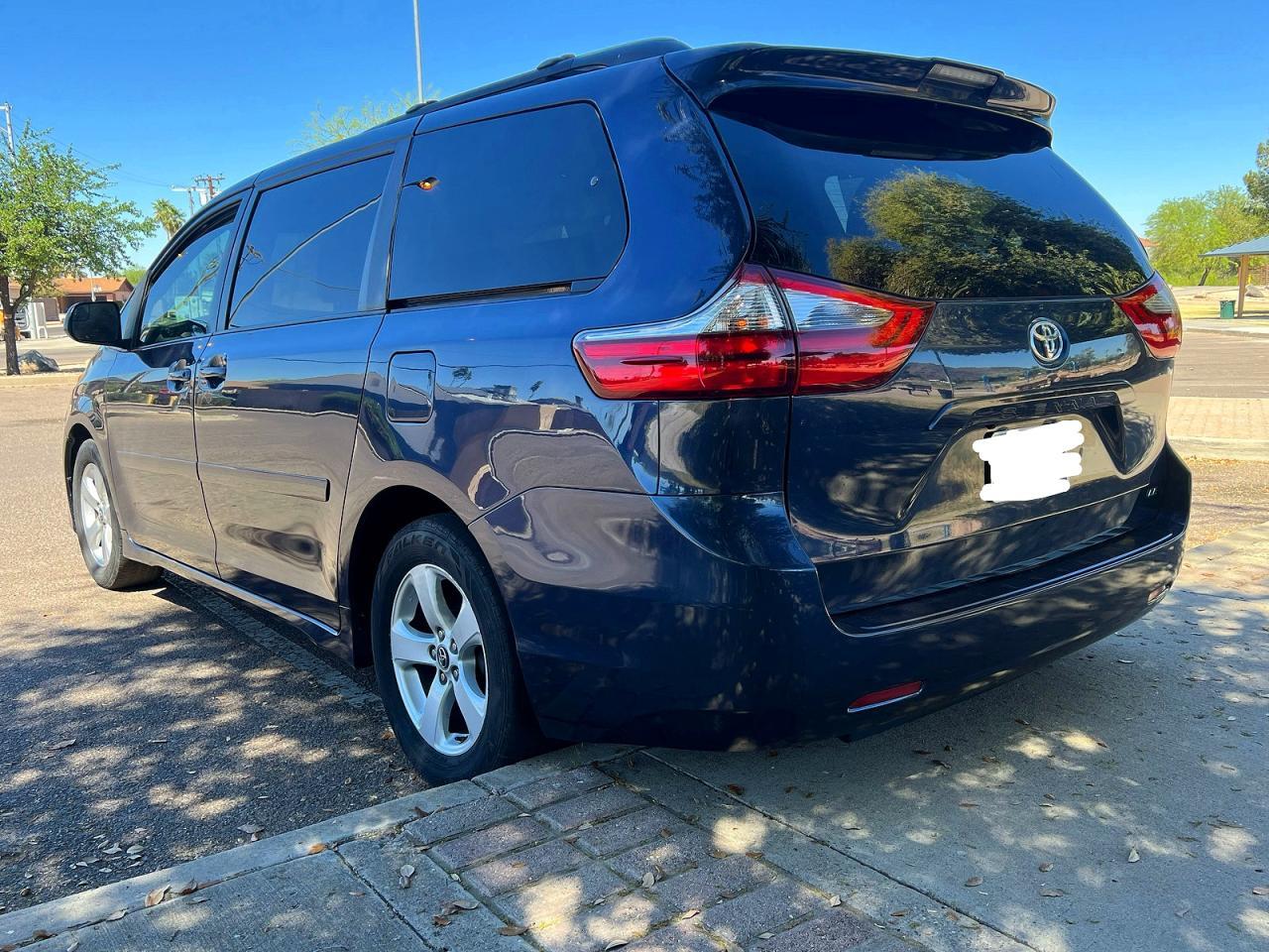 2020 Toyota Sienna Le - Фото 3
