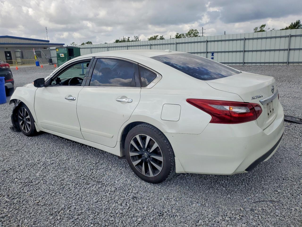 2018 Nissan Altima 2.5 Sv - Image 2