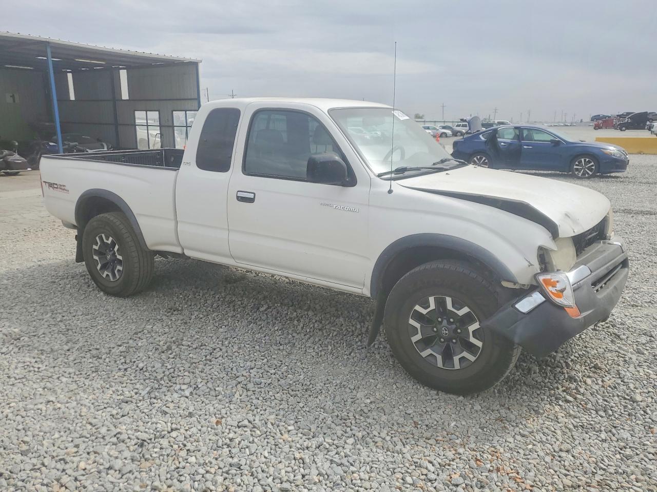2000 Toyota Tacoma Xtracab - Image 4