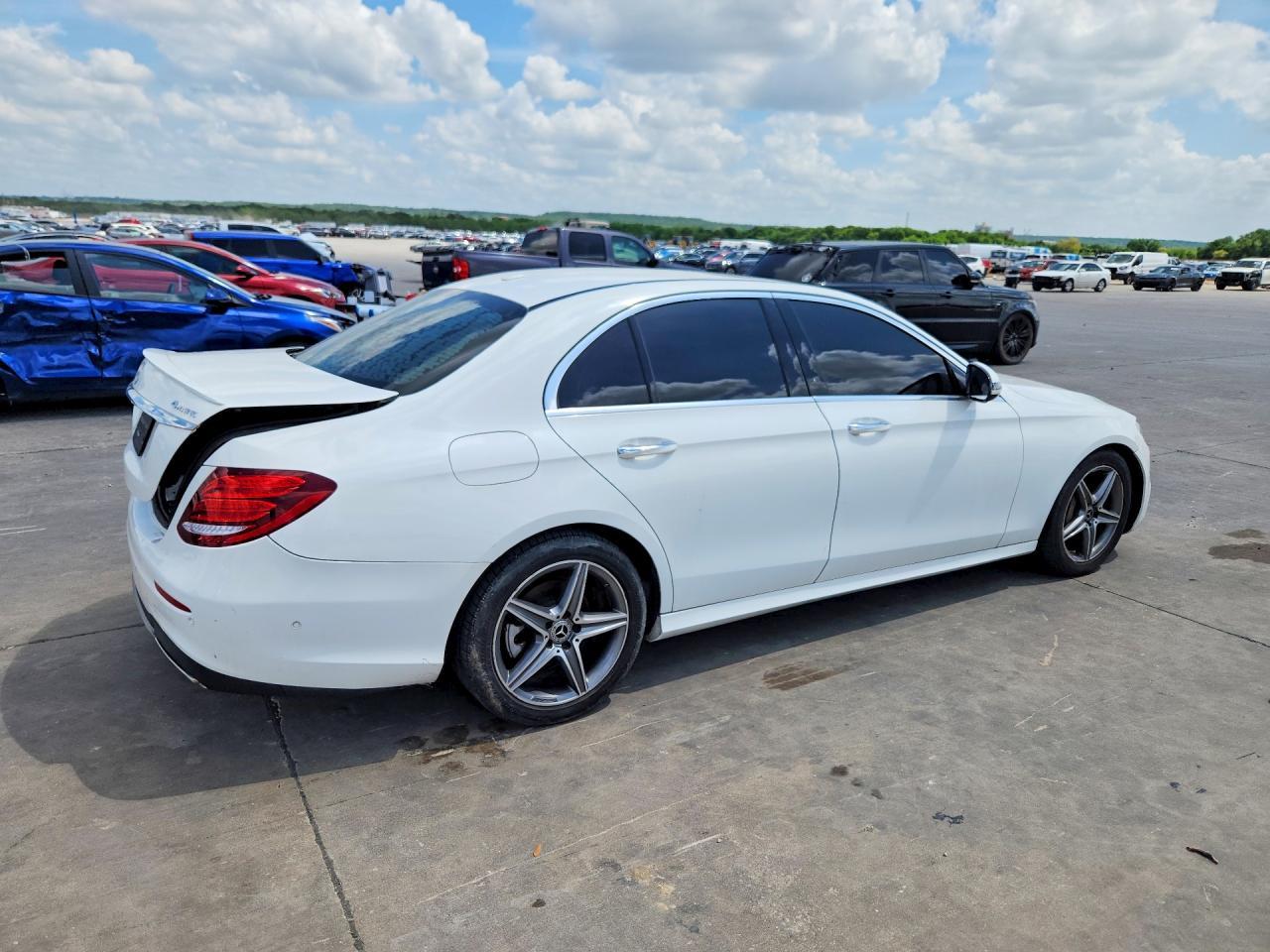 2017 Mercedes-Benz E 300 4Matic - Фото 3