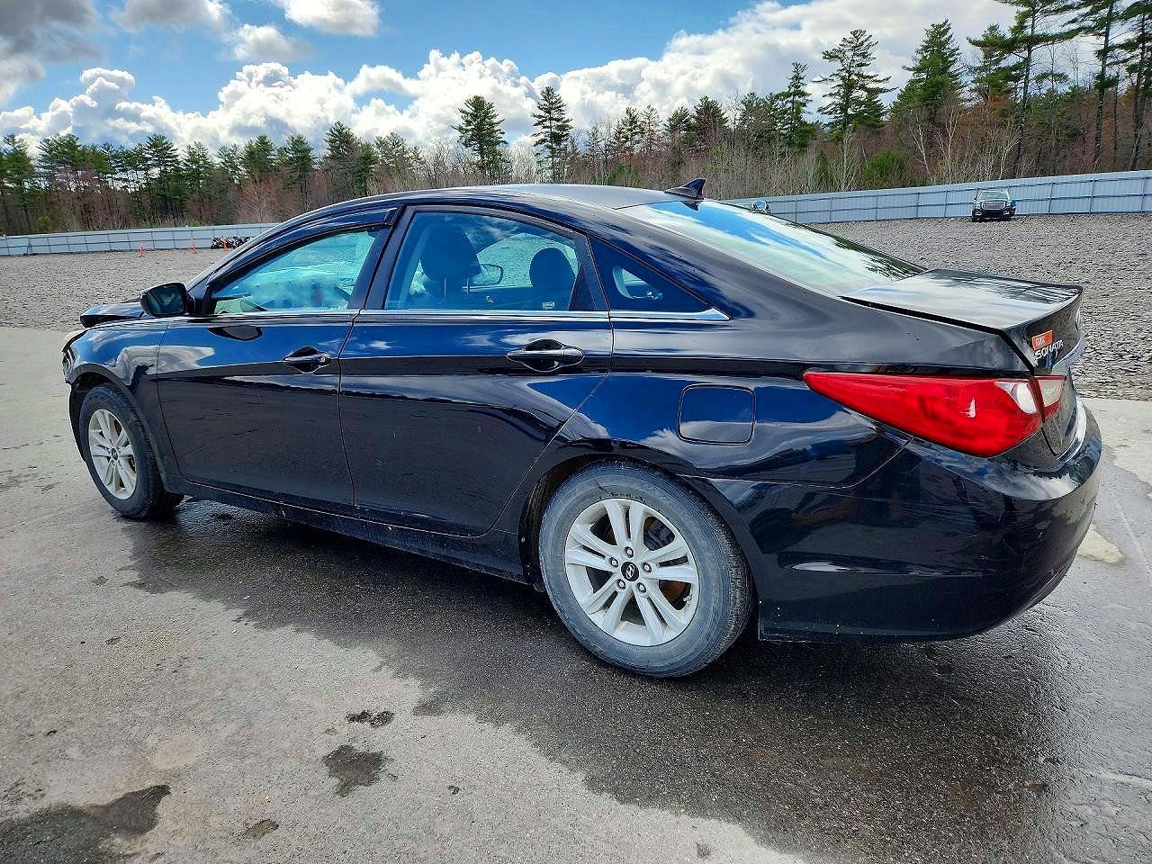 2011 Hyundai Sonata Gls - Image 2