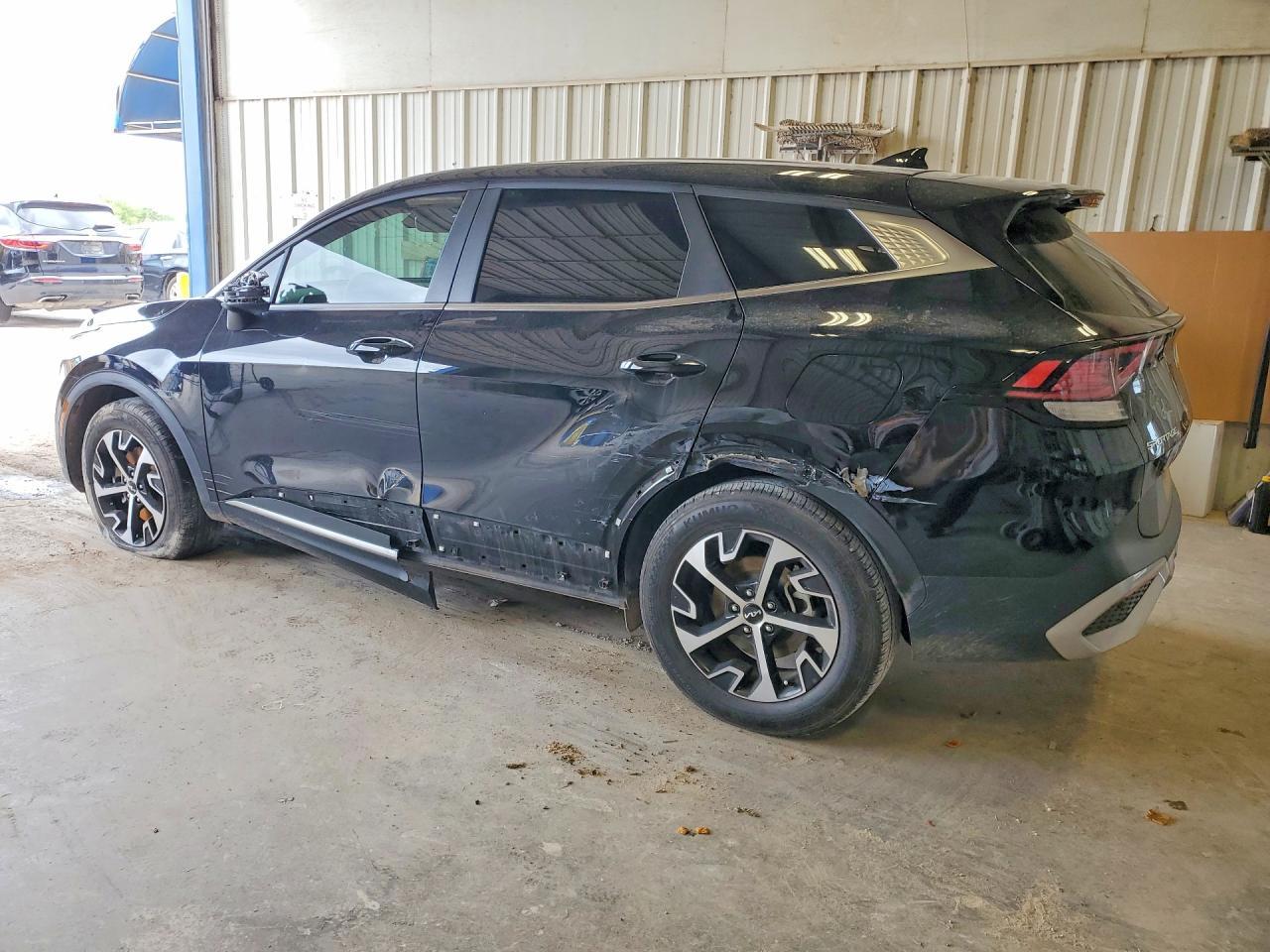 2024 Kia Sportage Ex - Image 2
