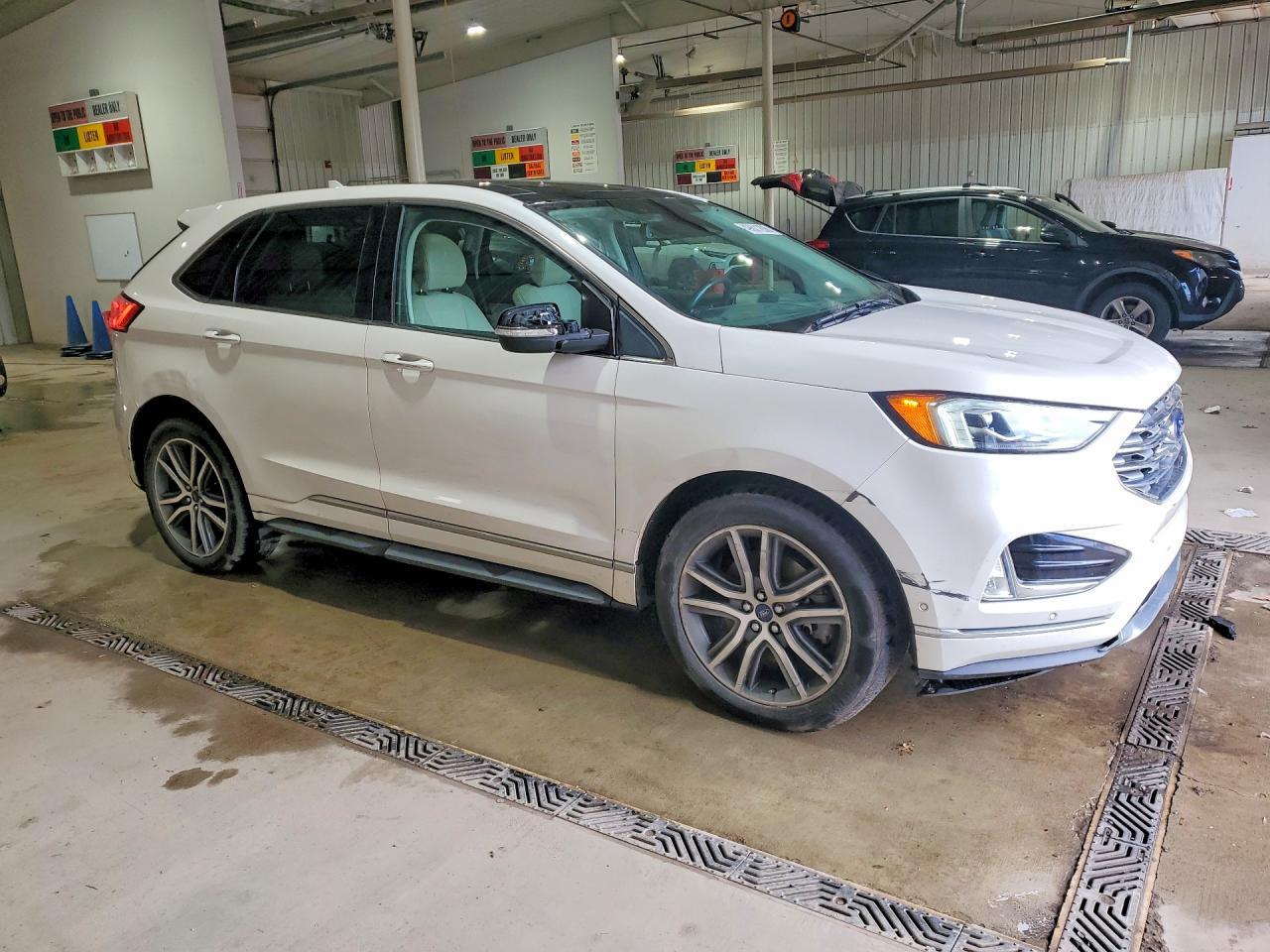 2019 Ford Edge Titanium - Image 4