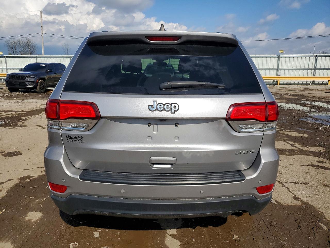 2020 Jeep Grand Cherokee Laredo - Image 6