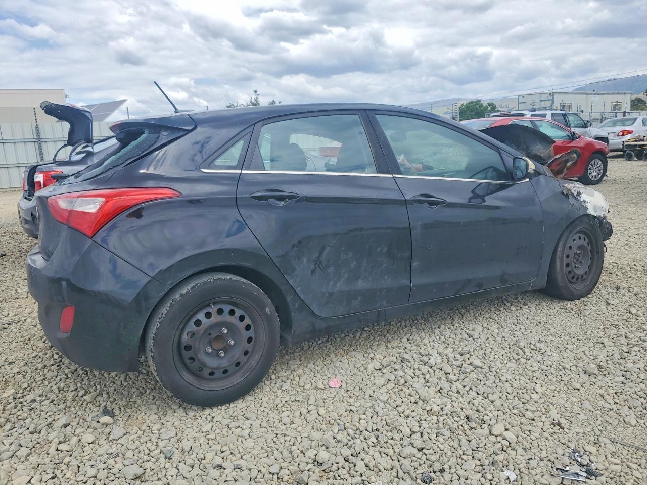 2016 Hyundai Elantra Gt Base - Image 3