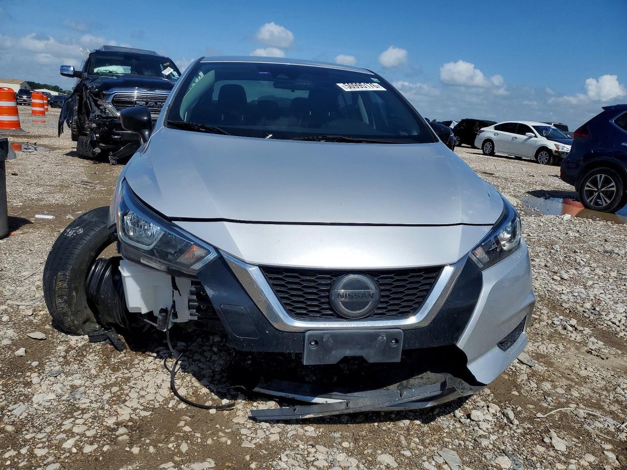 2020 Nissan Versa S - Image 5