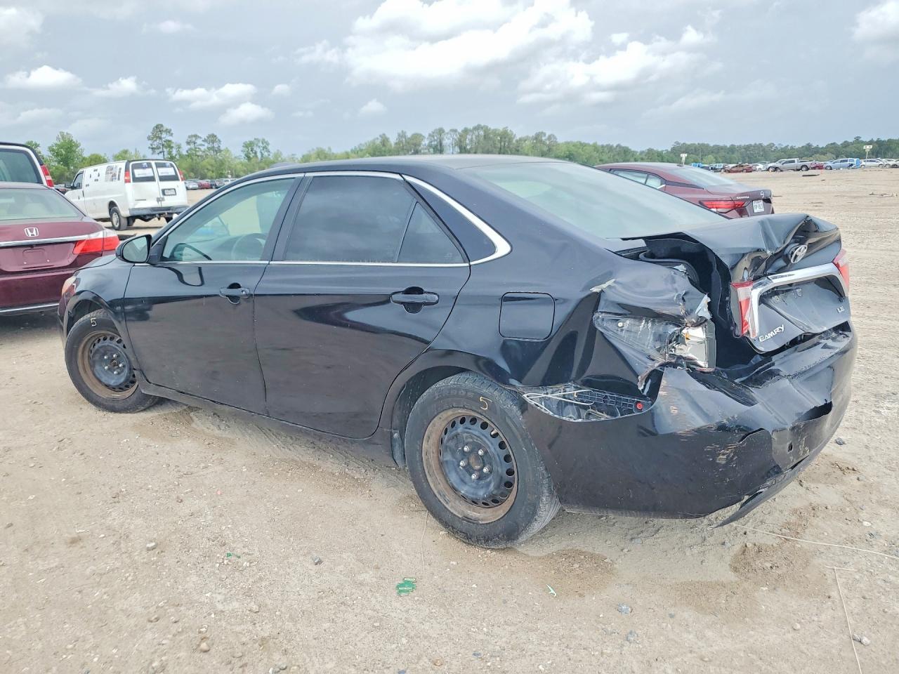 2017 Toyota Camry Le - Фото 2