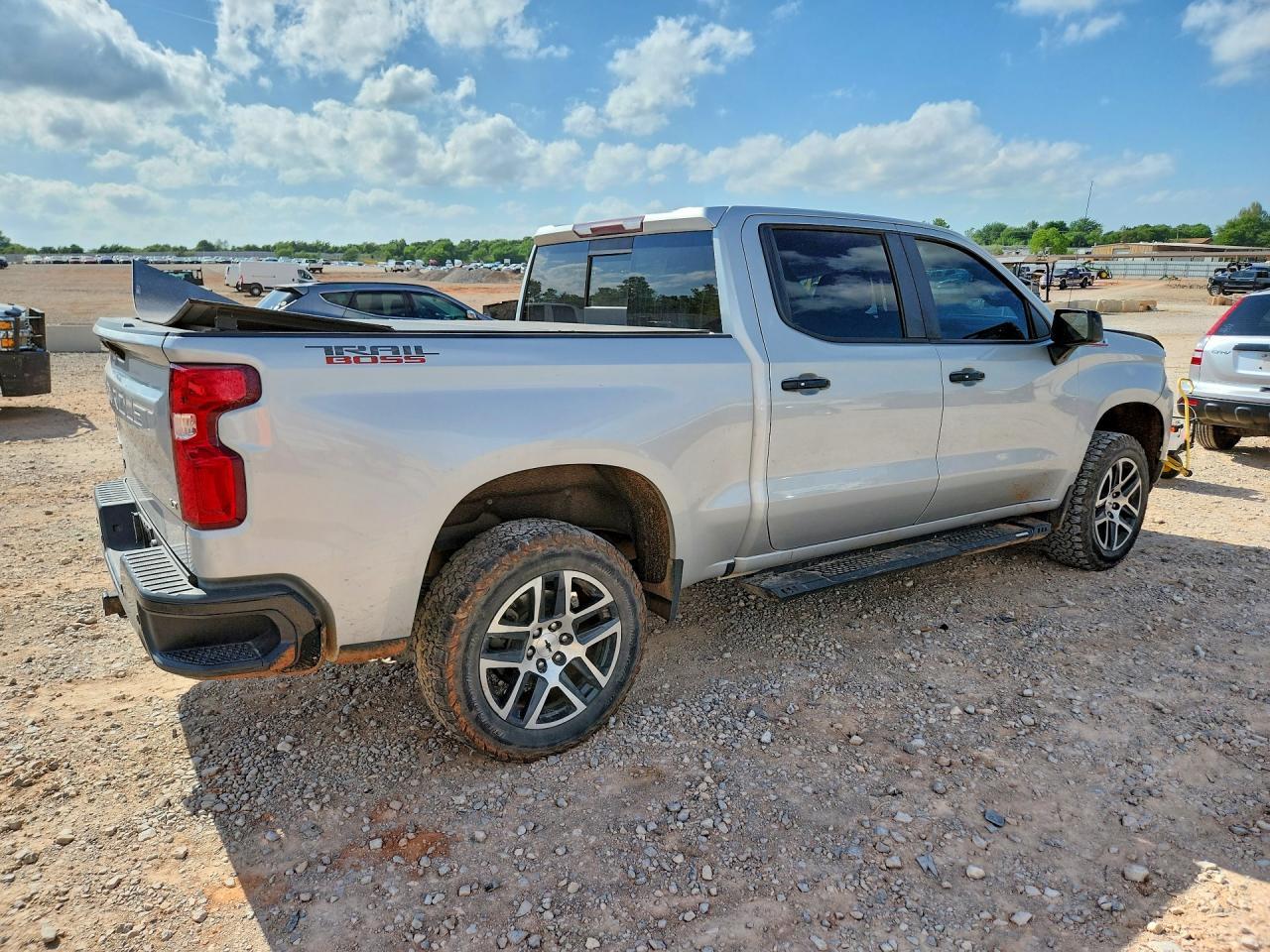 2019 Chevrolet Silverado K1500 Lt Trail Boss - Image 3