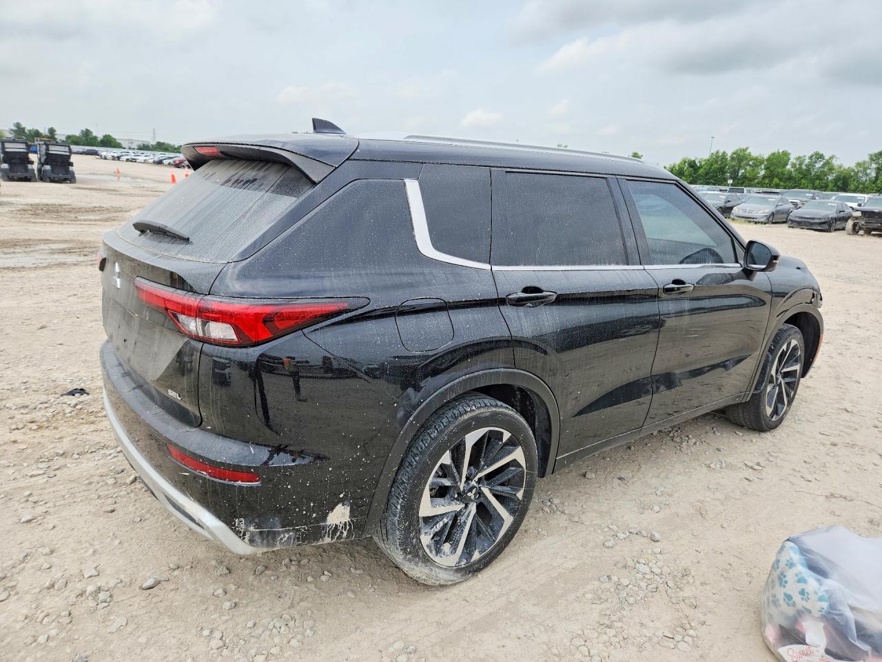 2023 Mitsubishi Outlander Sel - Фото 3