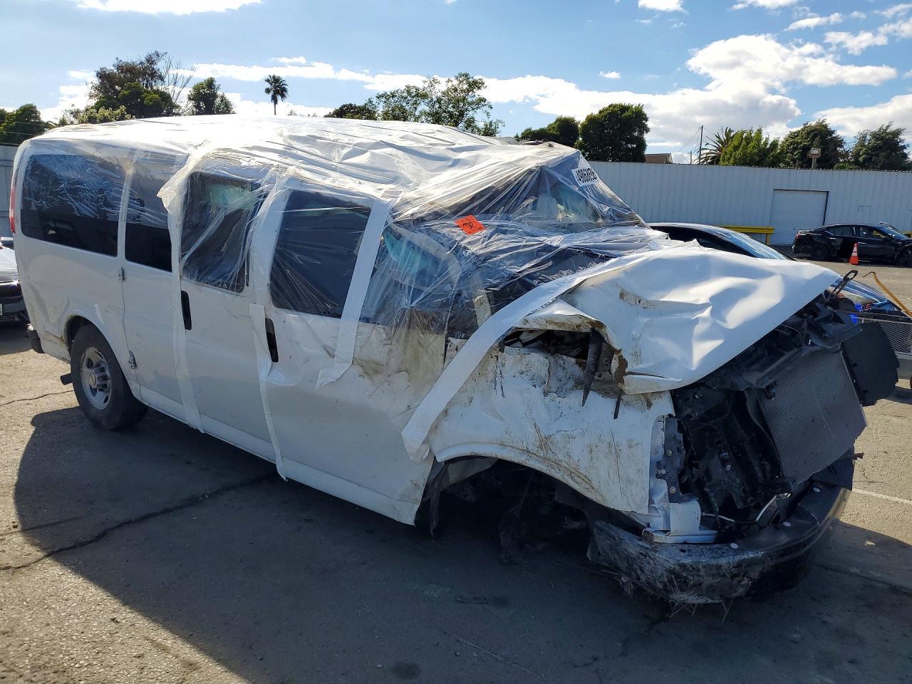 2025 Chevrolet Express G2500 Ls Passenger Van - Фото 4