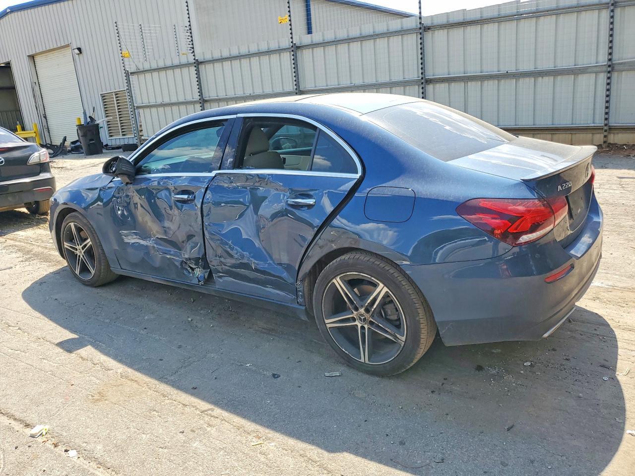 2019 Mercedes-Benz A 220 - Фото 2