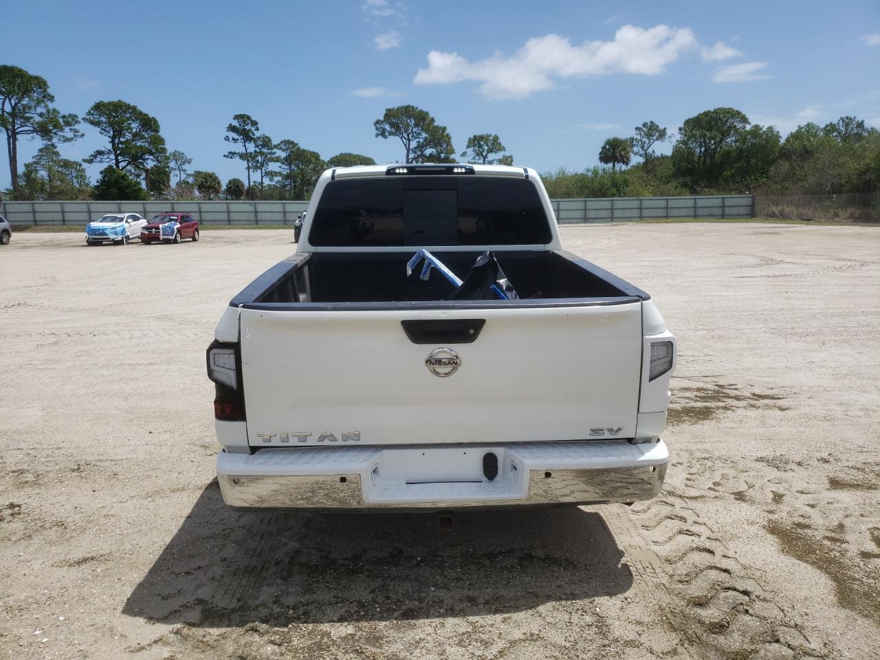 2017 Nissan Titan Sv - Image 6