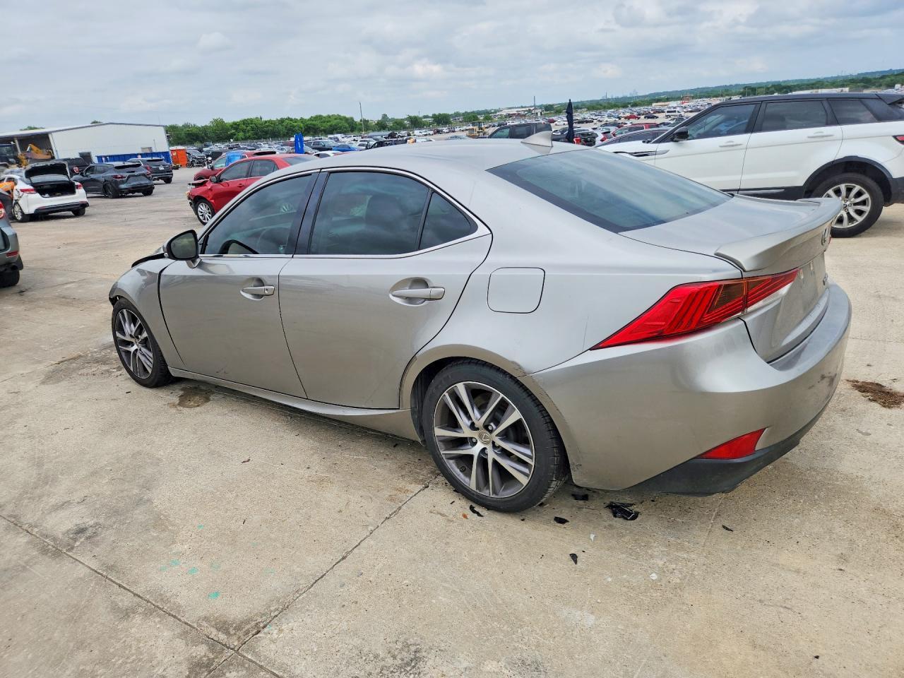 2019 Lexus Is 300 - Image 2