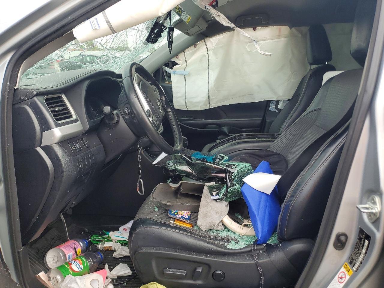 2018 Toyota Highlander Le Plus - Image 7