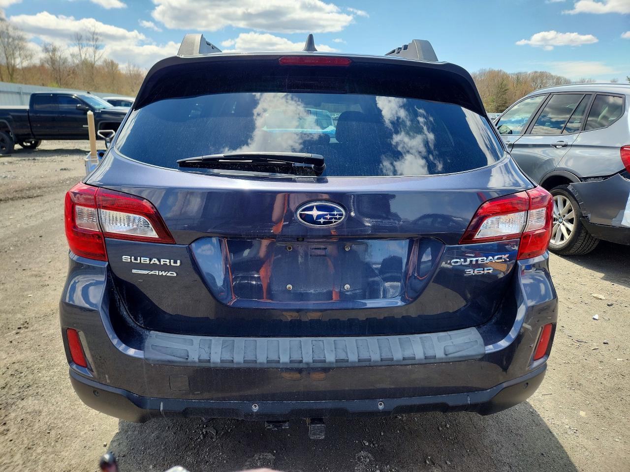 2017 Subaru Outback 3.6R Limited - Image 6