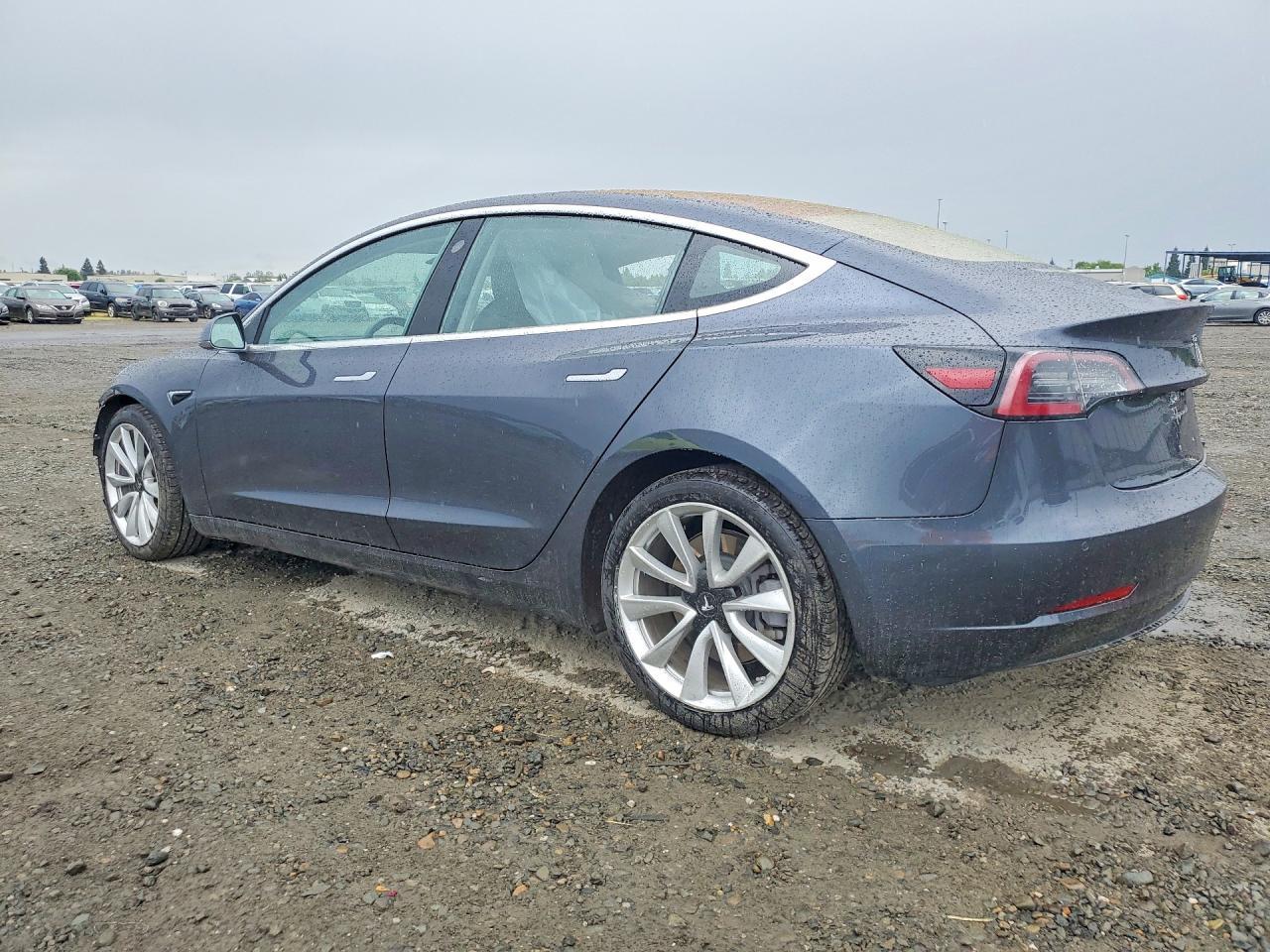 2018 Tesla Model 3 - Фото 2